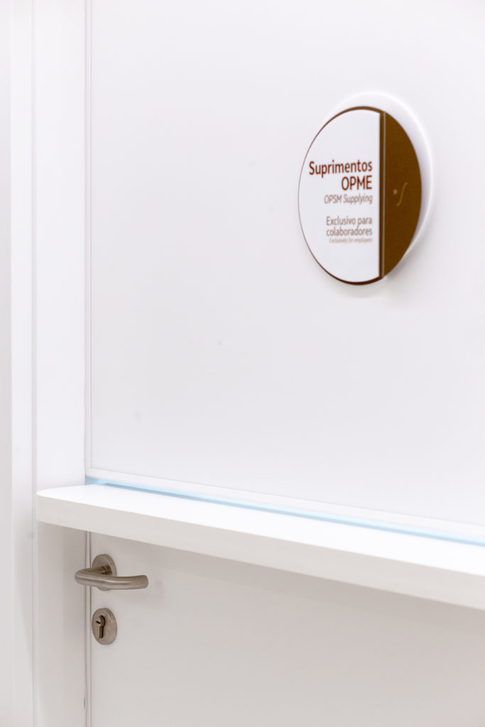 Porta hospitalar de guichê